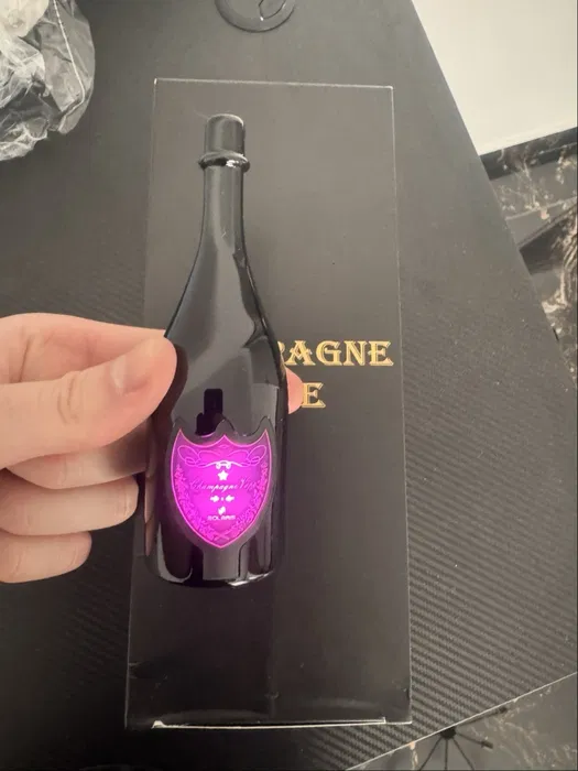 SOLARIS VAPE Champagne 30000 – Dolgoživ Disposable Vape z LED & Type-C, 20 mL E-tekočina, VEKAPASS Certificiran-sloveniavape